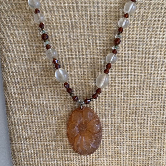 Elegant Vintage Faux Carnelian Brown and White Beaded Necklace - Picture 1 of 5